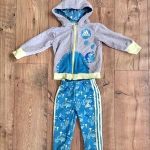 🌻Adidas sweatsuit: 2t🌻